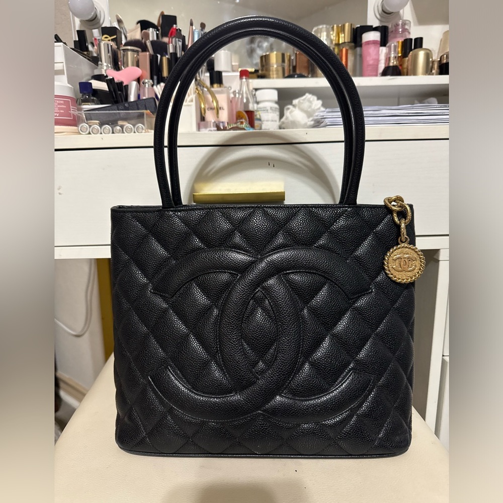 Auth CHANEL Black CC Quilted Medallion Caviar Leather Handbag Tote Bag